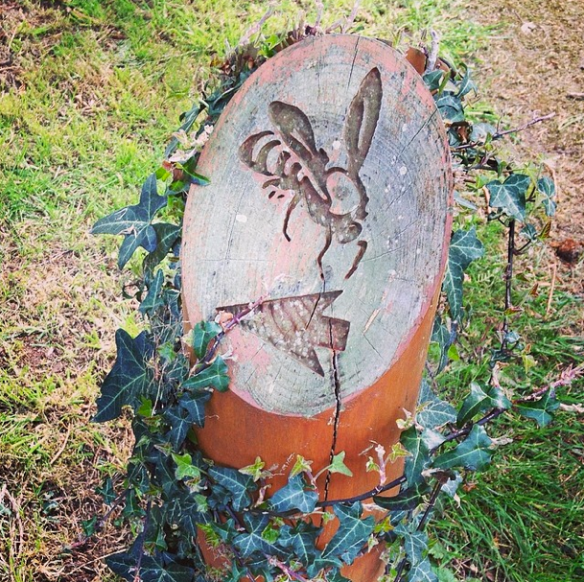 This way to bee shelter